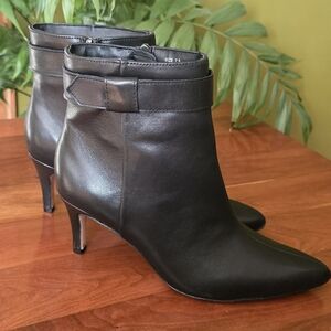 Banana Republic Kitten Heel Chelsea Booties Boots Black Leather 7.5
